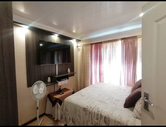 3 BEDROOM FREESTANDING SOLD IN KANANA